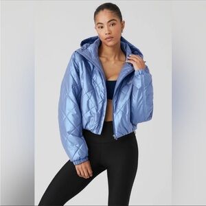 Alo Yoga Pearlized Stormy Puffer in Infinity Blue Women’s size small